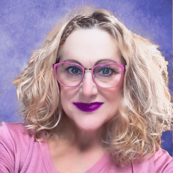 Meet your Posher, Kim - Picture 2 of 6